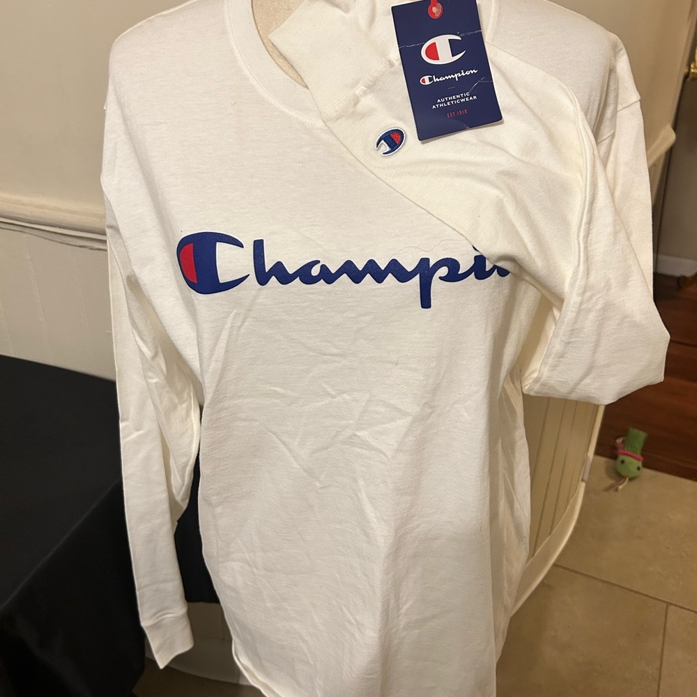 New With Tags Men’s Champion Long Sleeve Shirt Size Medium